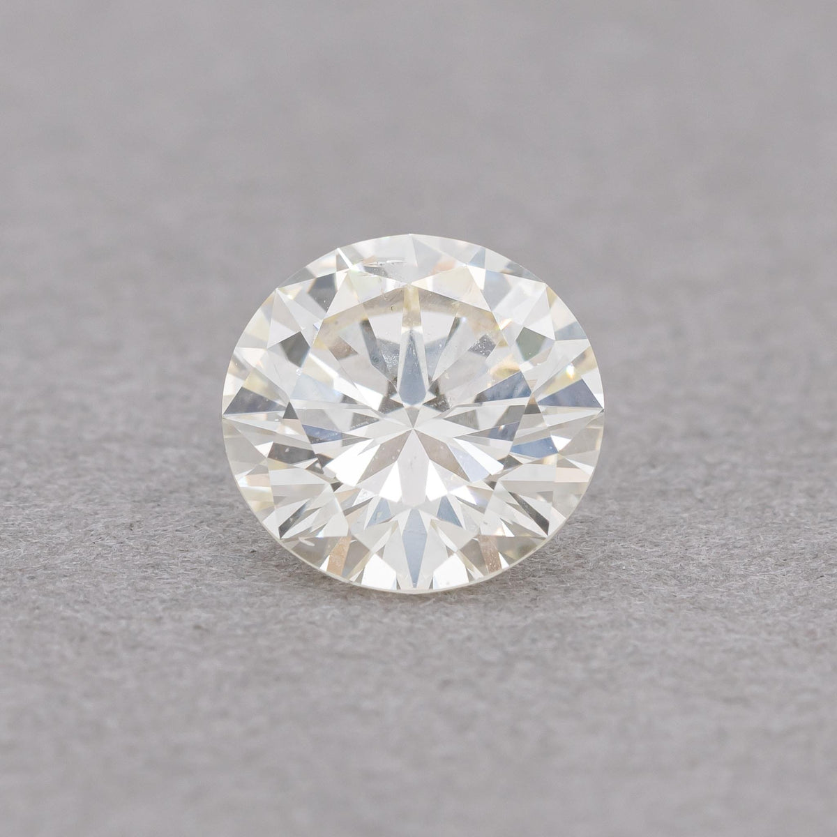 0.9 Carat Round Diamond