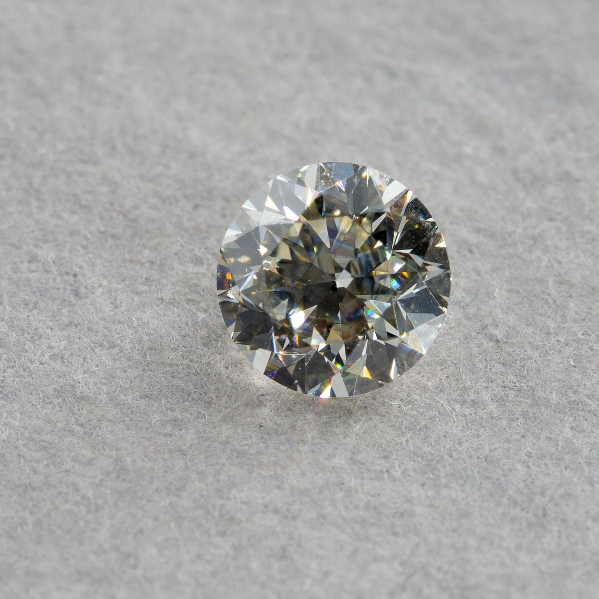 0.46 Carat Round Diamond, I VS2