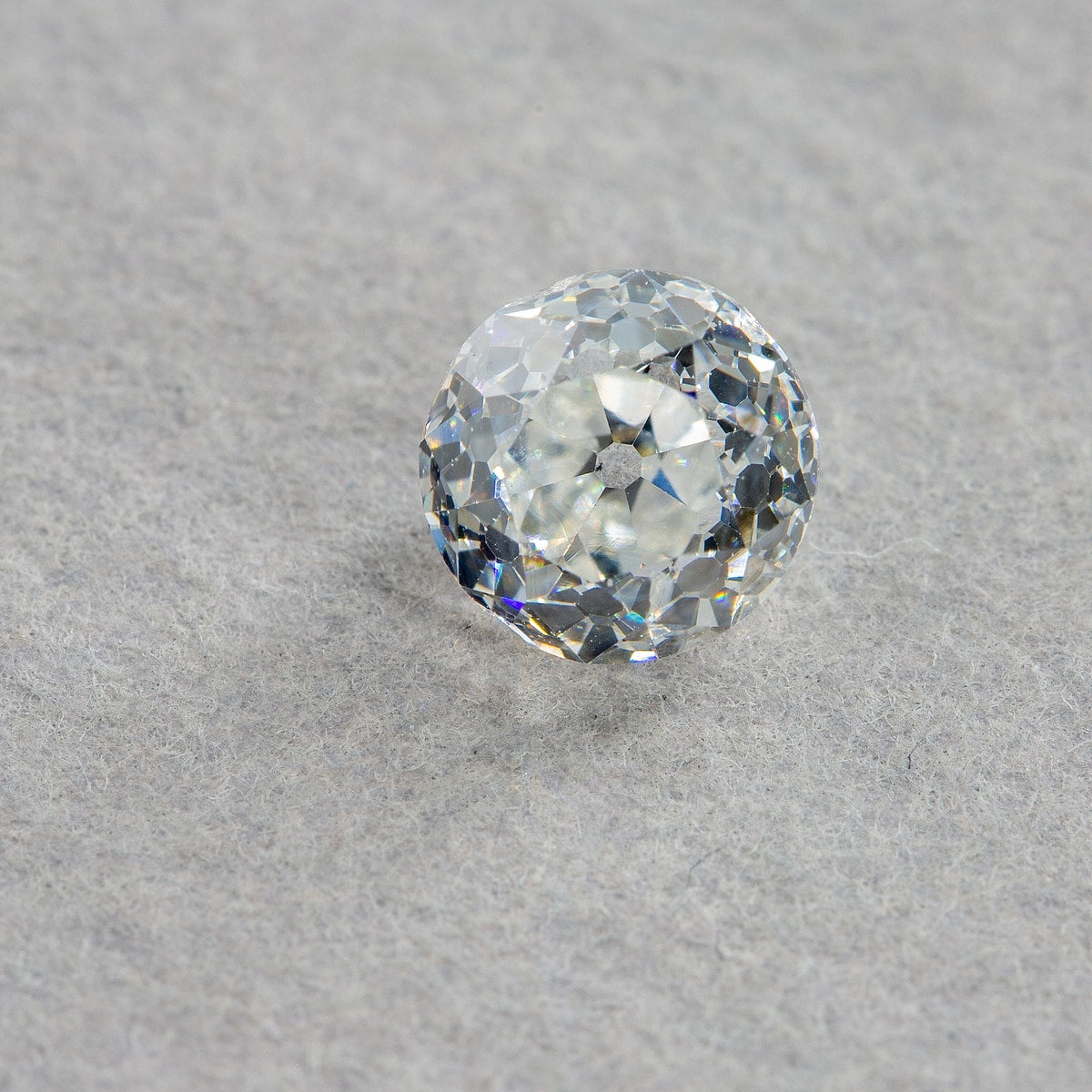 0.83 Carat Round Diamond, G SI2, GIA Certified