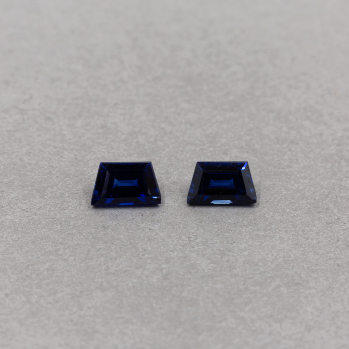 0.6 Carat Sapphire - Blue - Trapeziod Brilliant (Pair)