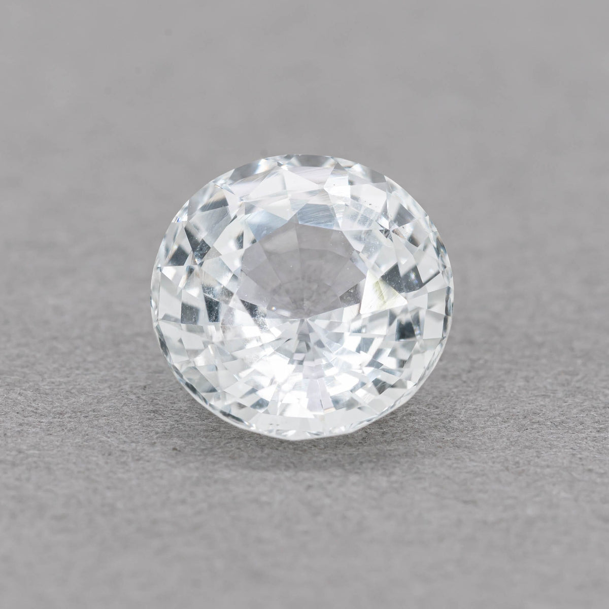3.69 Carat Sapphire - White - Round