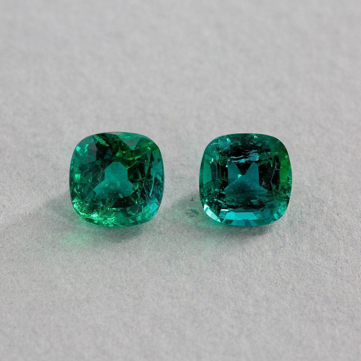 2.6 Carat Emerald - Green - Cushion (Pair)