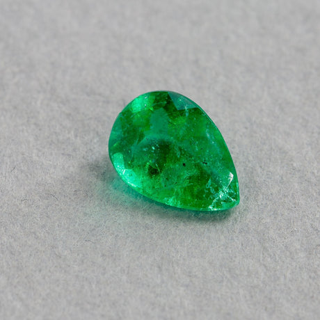 0.7 Carat Emerald Green Pear