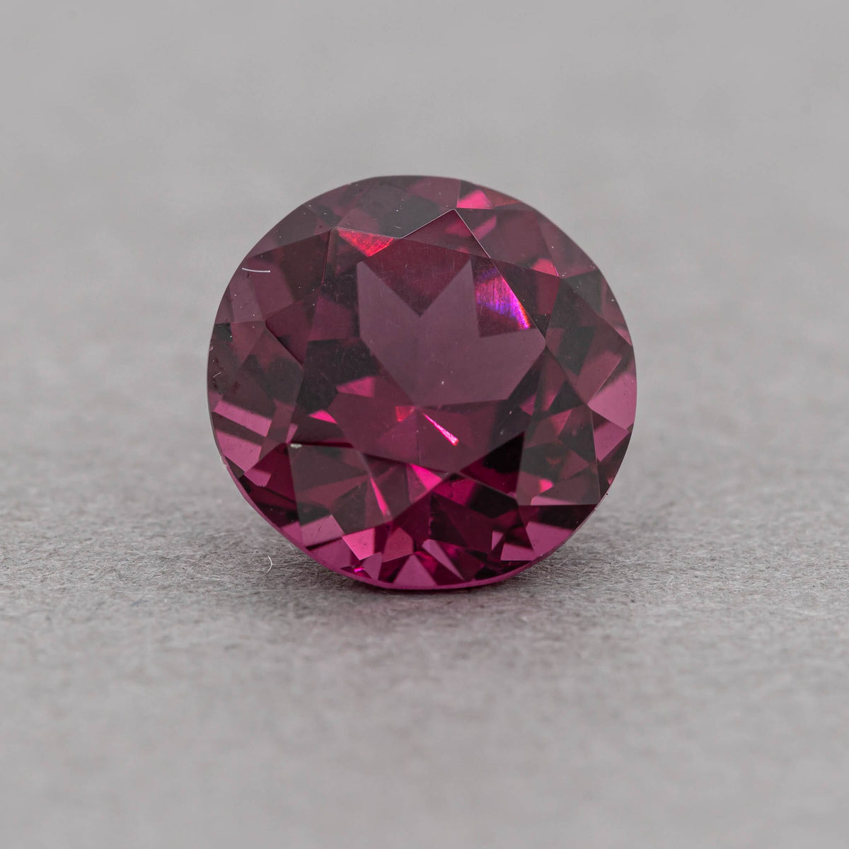 2.97 Carat Garnet - Rhodolite - Round